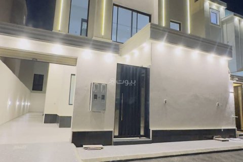 5 bedrooms Villa in Riyadh, Saudi Arabia No. 60635
