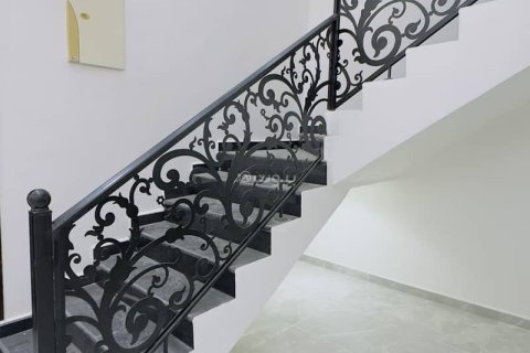 Villa de 5 dormitorios en Riyadh, Saudi Arabia No. 60635 8
