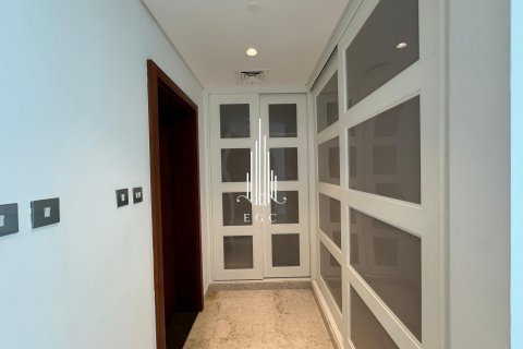 Townhouse de 4 dormitorios en Tourist Club Area, UAE No. 22402 18