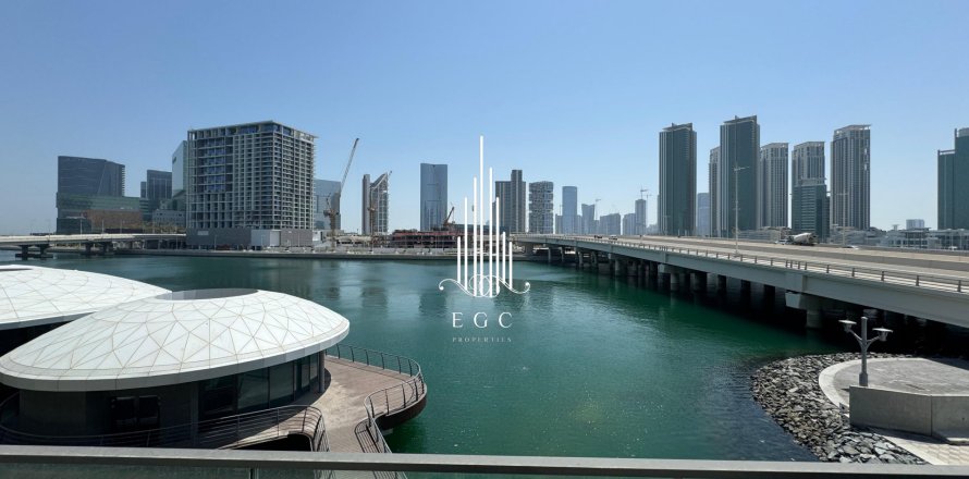 Townhouse de 4 dormitorios en Tourist Club Area, UAE No. 22402