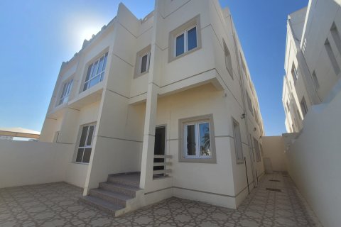 7 bedrooms Villa in Muscat, Oman No. 54309 3