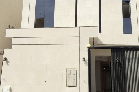 4 bedrooms Villa in Riyadh, Saudi Arabia No. 60403 3