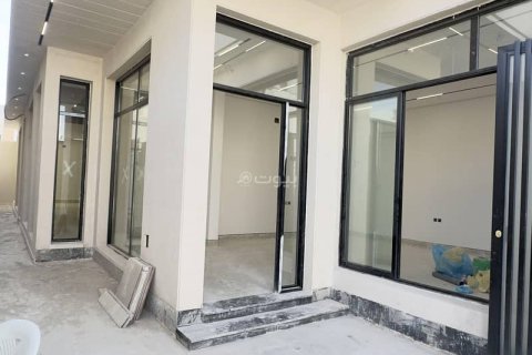4 bedrooms Villa in Riyadh, Saudi Arabia No. 60403 6
