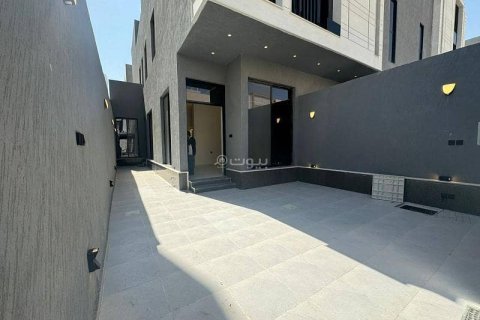 5 bedrooms Apartment in Riyadh, Saudi Arabia No. 61654 4