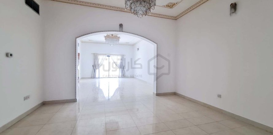 4 bedrooms Villa in Manama, Bahrain No. 59095