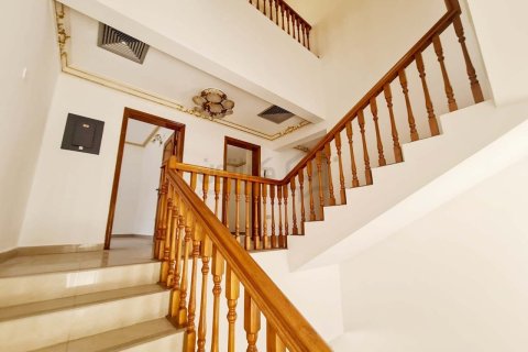 4 bedrooms Villa in Manama, Bahrain No. 59095 6