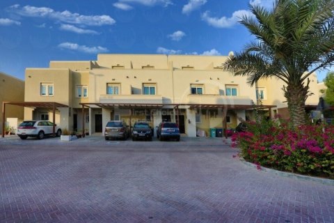 Villa de 3 chambres à Abu Dhabi, UAE No. 13320