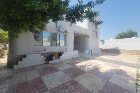 4 bedrooms Villa in Muscat, Oman No. 54181