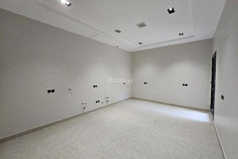 7 bedrooms Villa in Riyadh, Saudi Arabia No. 69134 8