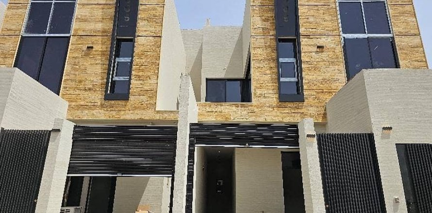 7 bedrooms Villa in Riyadh, Saudi Arabia No. 69134
