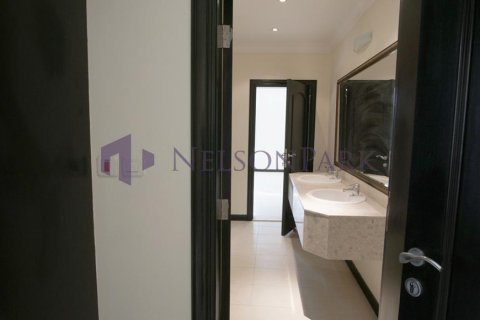 6 bedrooms Villa in Doha, Qatar No. 57482 16