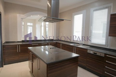 6 bedrooms Villa in Doha, Qatar No. 57482 7