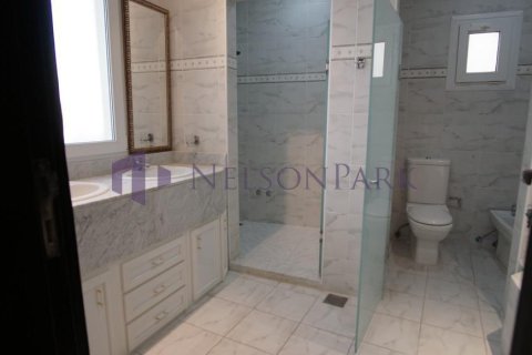 6 bedrooms Villa in Doha, Qatar No. 57482 23