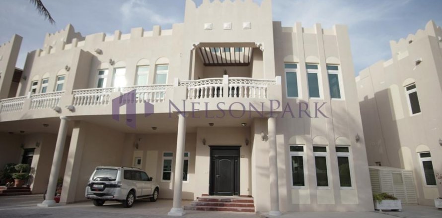 Villa de 4 dormitorios en Doha, Qatar No. 57484