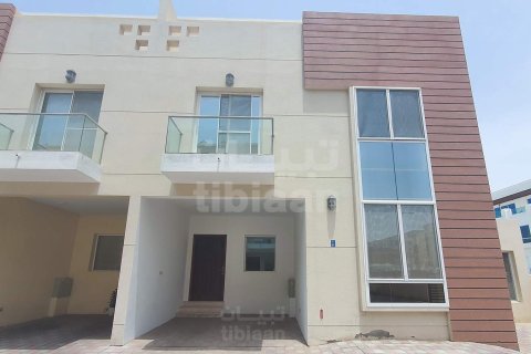 6 bedrooms Townhouse in Muscat, Oman No. 53676