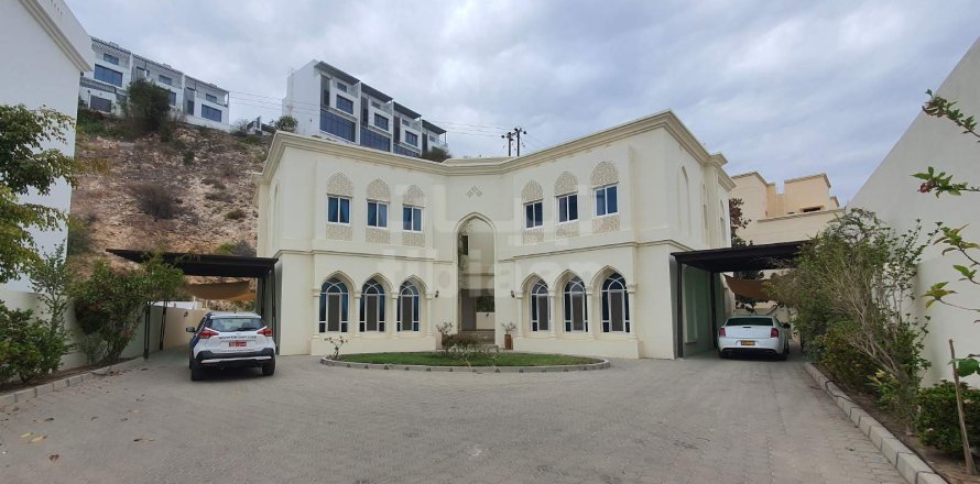 Villa Jumelée de 4 chambres à Muscat, Oman No. 53673