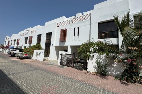 Вилла с 5 спальнями в Al Qurm, Оман №62444