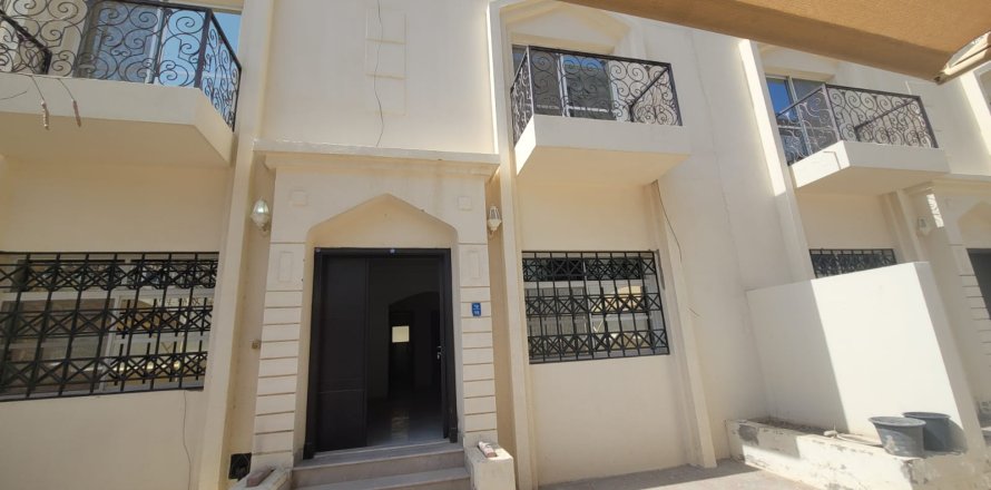4 bedrooms Villa in Muscat, Oman No. 62443