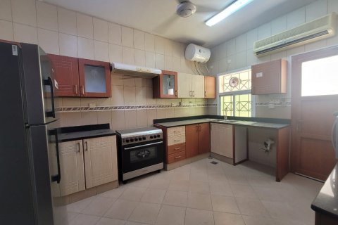 4 bedrooms Villa in Muscat, Oman No. 62443 6