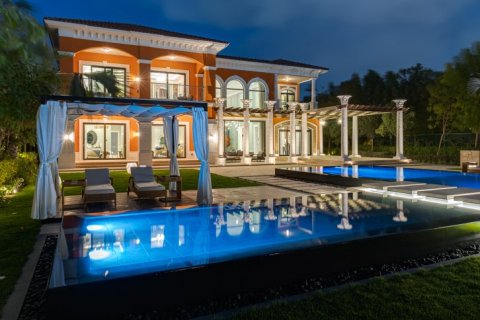 7 bedrooms Villa in Palm Jumeirah, UAE No. 132