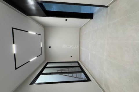 Villa de 8 dormitorios en Riyadh, Saudi Arabia No. 60107 11