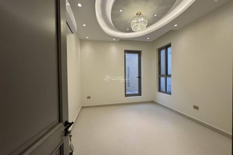 6 bedrooms Villa in Khobar, Saudi Arabia No. 60214 11