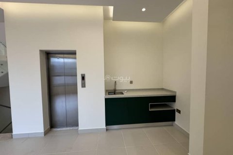 6 bedrooms Villa in Khobar, Saudi Arabia No. 60214 12