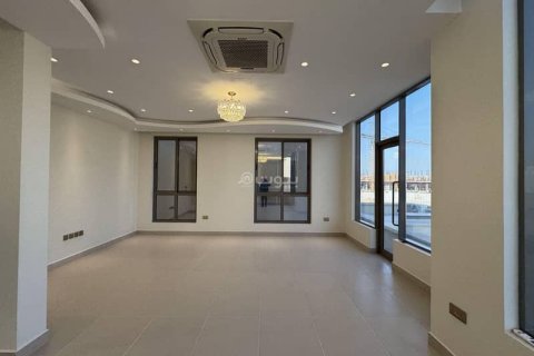 6 bedrooms Villa in Khobar, Saudi Arabia No. 60214 10