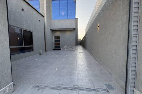 6 bedrooms Villa in Khobar, Saudi Arabia No. 60214 4