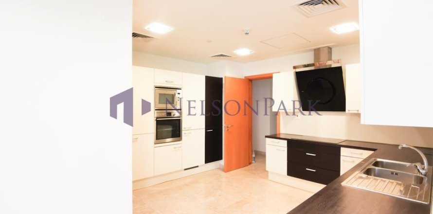 3 bedrooms Apartment in Doha, Qatar No. 58473