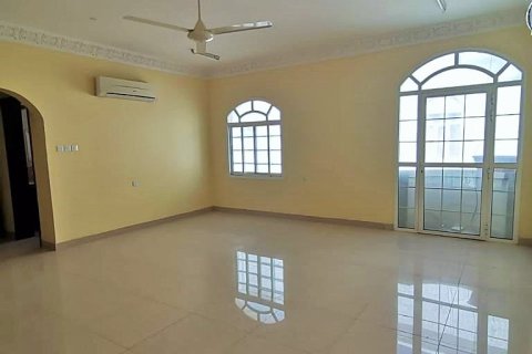 Villa Gemela de 5 dormitorios en As Sib, Oman No. 54860 3