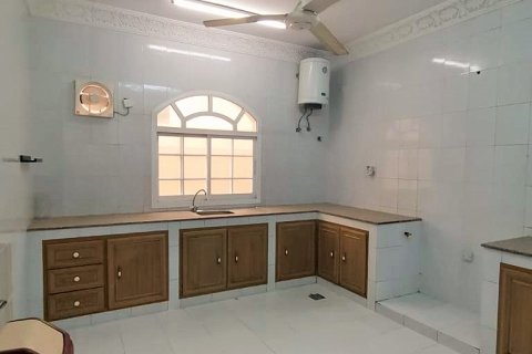 Villa Gemela de 5 dormitorios en As Sib, Oman No. 54860 9