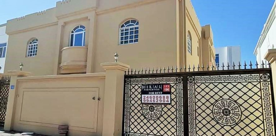 Villa Gemela de 5 dormitorios en As Sib, Oman No. 54860