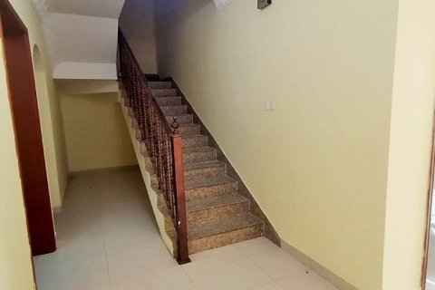 Villa Gemela de 5 dormitorios en As Sib, Oman No. 54860 5
