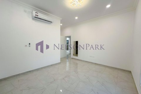 4 bedrooms Villa in Doha, Qatar No. 57984 3