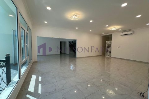 4 bedrooms Villa in Doha, Qatar No. 57984 11