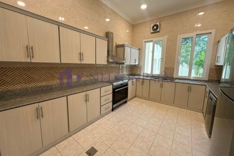 4 bedrooms Villa in Doha, Qatar No. 57984 8