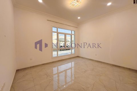 4 bedrooms Villa in Doha, Qatar No. 57984 4