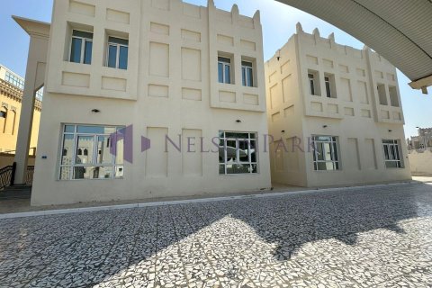 4 bedrooms Villa in Doha, Qatar No. 57984 6