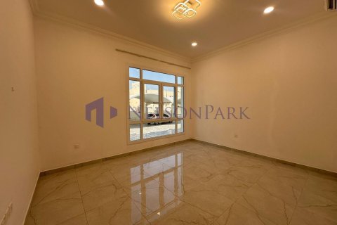 4 bedrooms Villa in Doha, Qatar No. 57984 13
