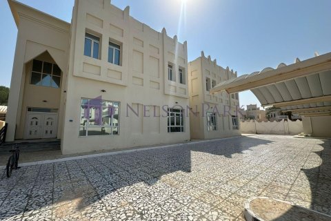 4 bedrooms Villa in Doha, Qatar No. 57984 5