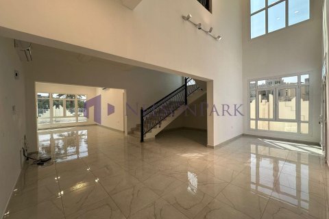 4 bedrooms Villa in Doha, Qatar No. 57984 12
