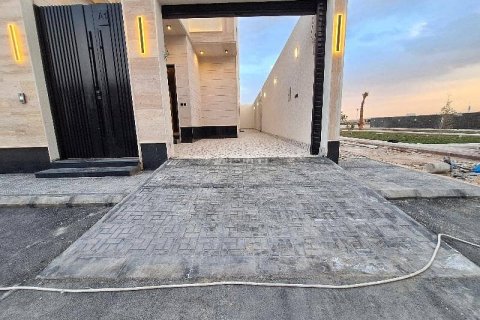5 bedrooms Villa in Riyadh, Saudi Arabia No. 60040 5