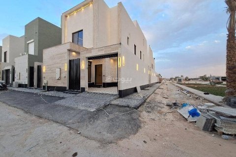 5 bedrooms Villa in Riyadh, Saudi Arabia No. 60040 4