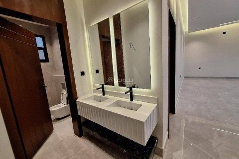 5 bedrooms Villa in Riyadh, Saudi Arabia No. 60040 15