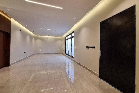 5 bedrooms Villa in Riyadh, Saudi Arabia No. 60040 12