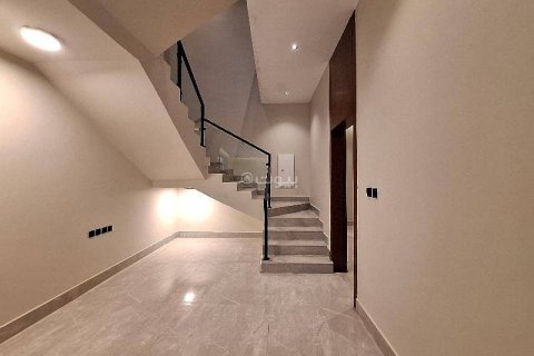 5 bedrooms Villa in Riyadh, Saudi Arabia No. 60040 14