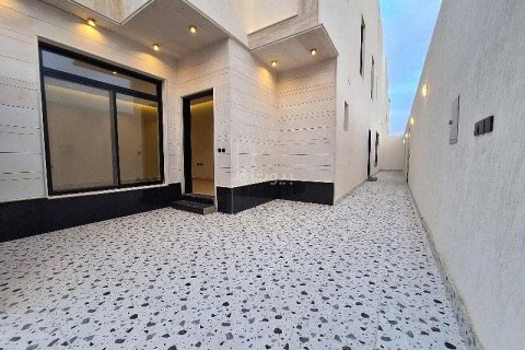 5 bedrooms Villa in Riyadh, Saudi Arabia No. 60040 6