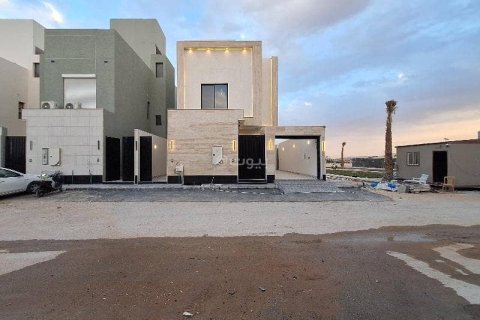 5 bedrooms Villa in Riyadh, Saudi Arabia No. 60040