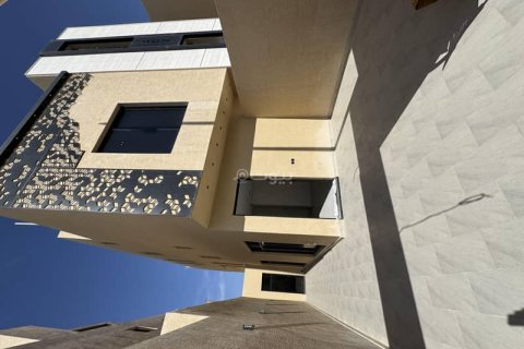 4 bedrooms Apartment in Riyadh, Saudi Arabia No. 60087